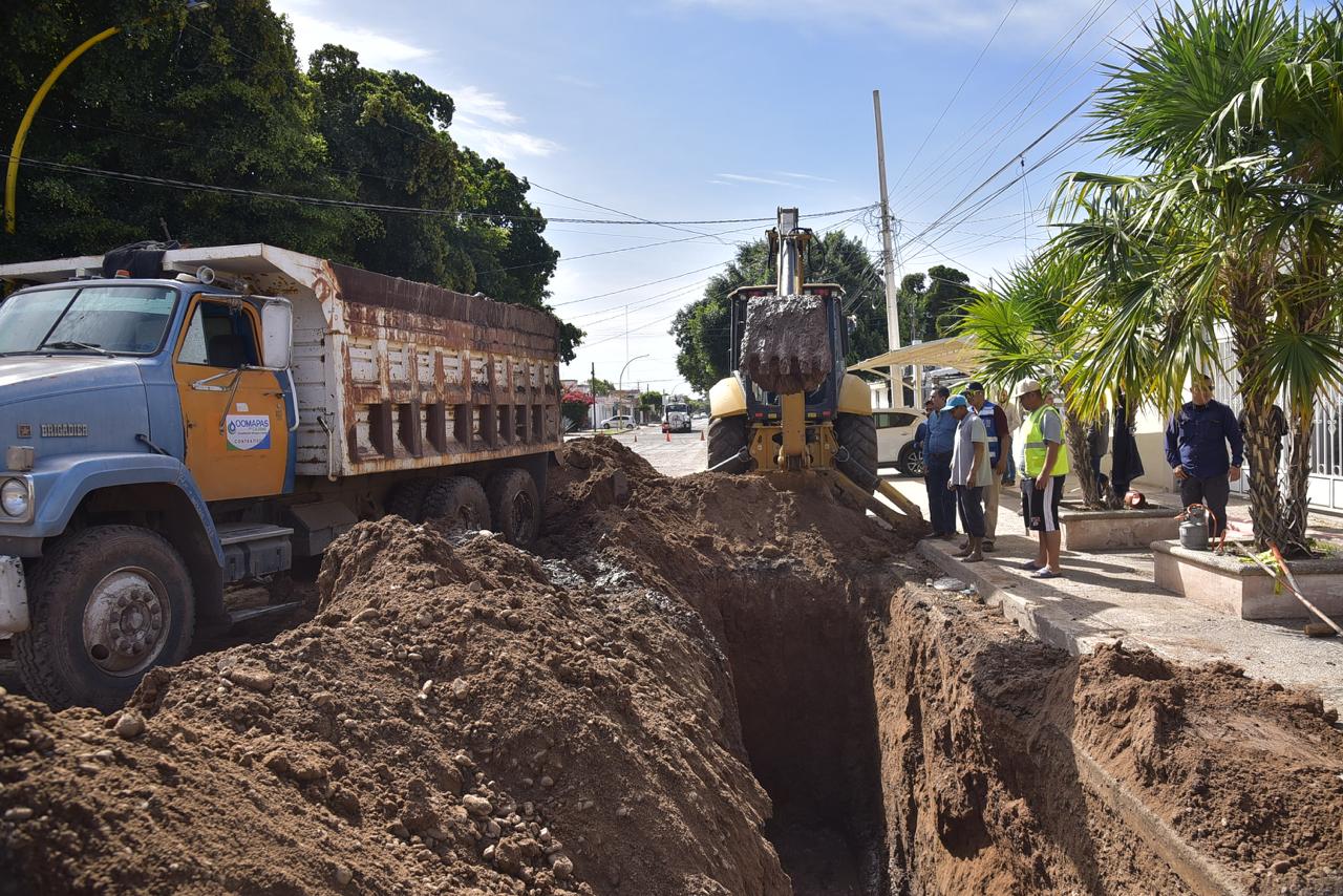 LAMARQUE RECORRE LAS CALLES DEL MUNICIPIO Y SUPERVISA OBRAS DE DRENAJE EN CAJEME