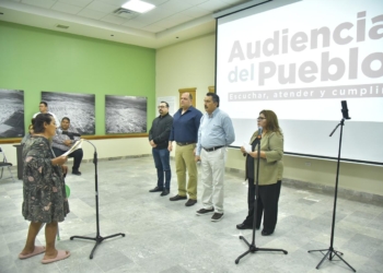 ATIENDE JAVIER LAMARQUE SOLICITUDES CIUDADANAS EN AUDIENCIA DEL PUEBLO