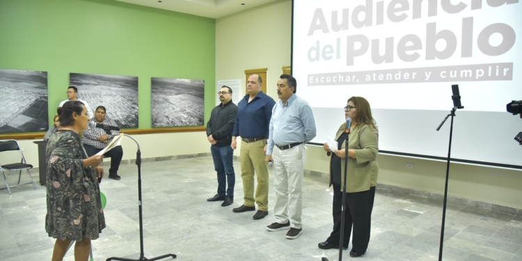 ATIENDE JAVIER LAMARQUE SOLICITUDES CIUDADANAS EN AUDIENCIA DEL PUEBLO