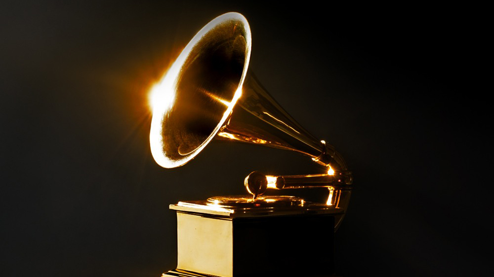 HOY DOMINGO LLEGAN LOS GRAMMYS 2026