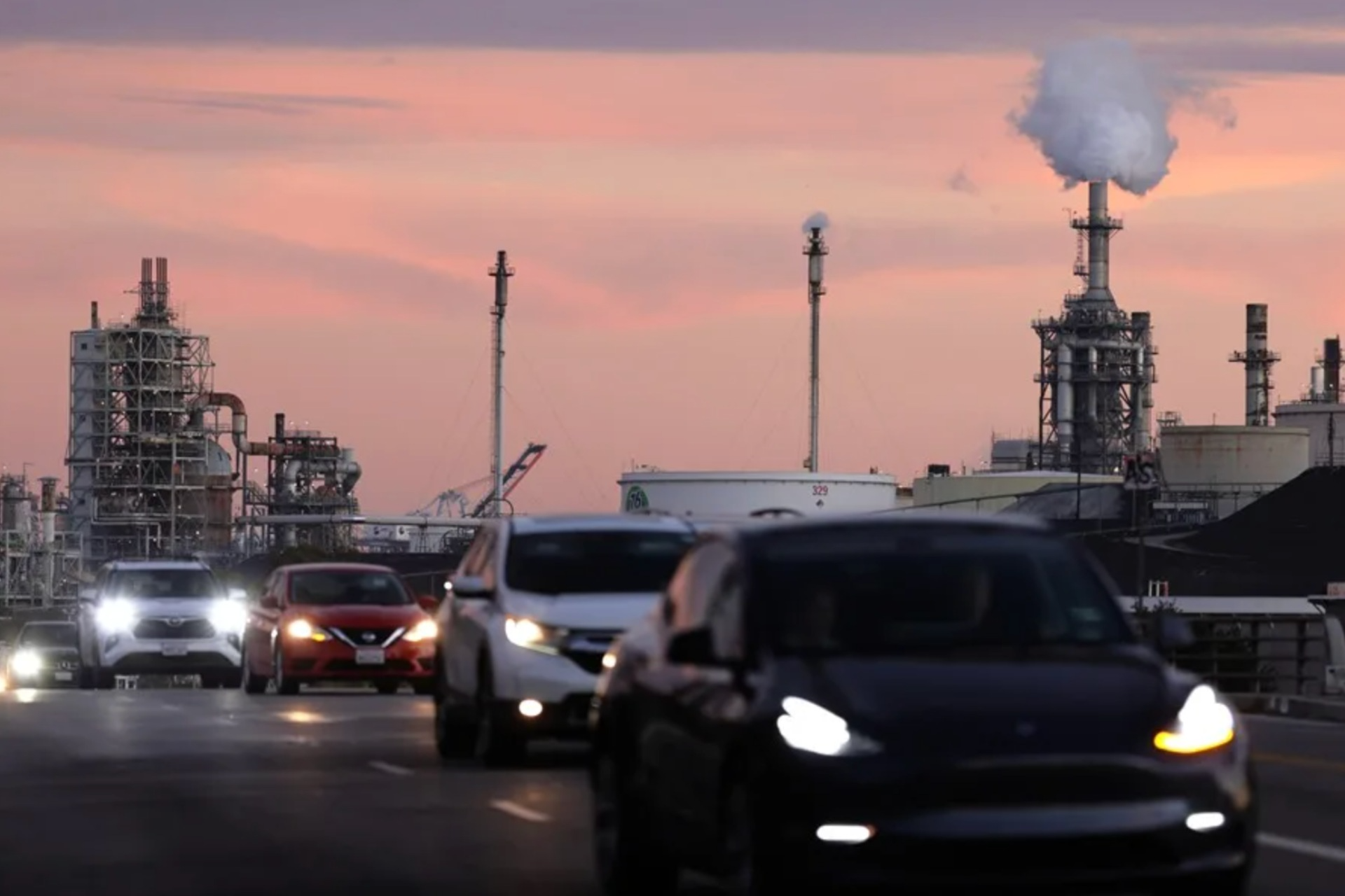TRUMP ANULARÁ DICTAMEN QUE ESTABLECE QUE GASES DE EFECTO INVERNADERO PERJUDICAN LA SALUD
