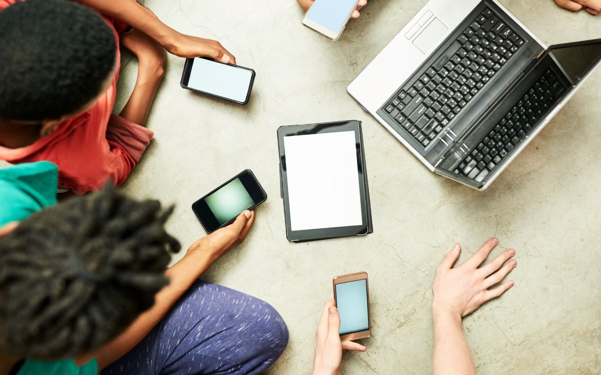 ESTUDIOS RELACIONAN EL USO DE PANTALLAS CON PROBLEMAS MENTALES Y SOCIALES