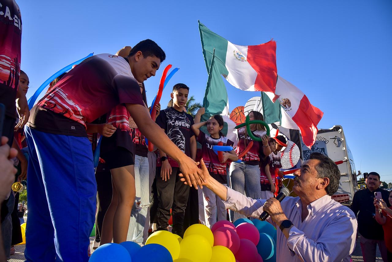 RECIBE JAVIER LAMARQUE A CARAVANA DE CAMPEONES: ORGULLO CAJEMENSE