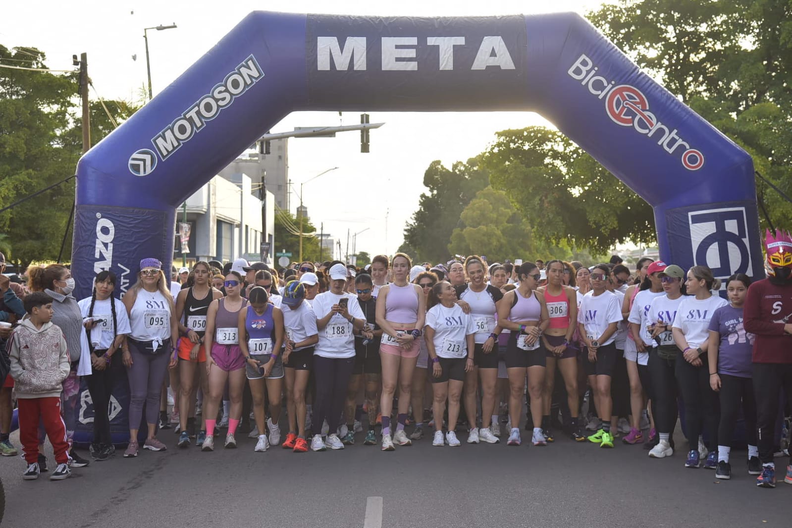 EN CAJEME MUJERES CONMEMORAN EL 8M CON MANIFESTACIÓN DEPORTIVA