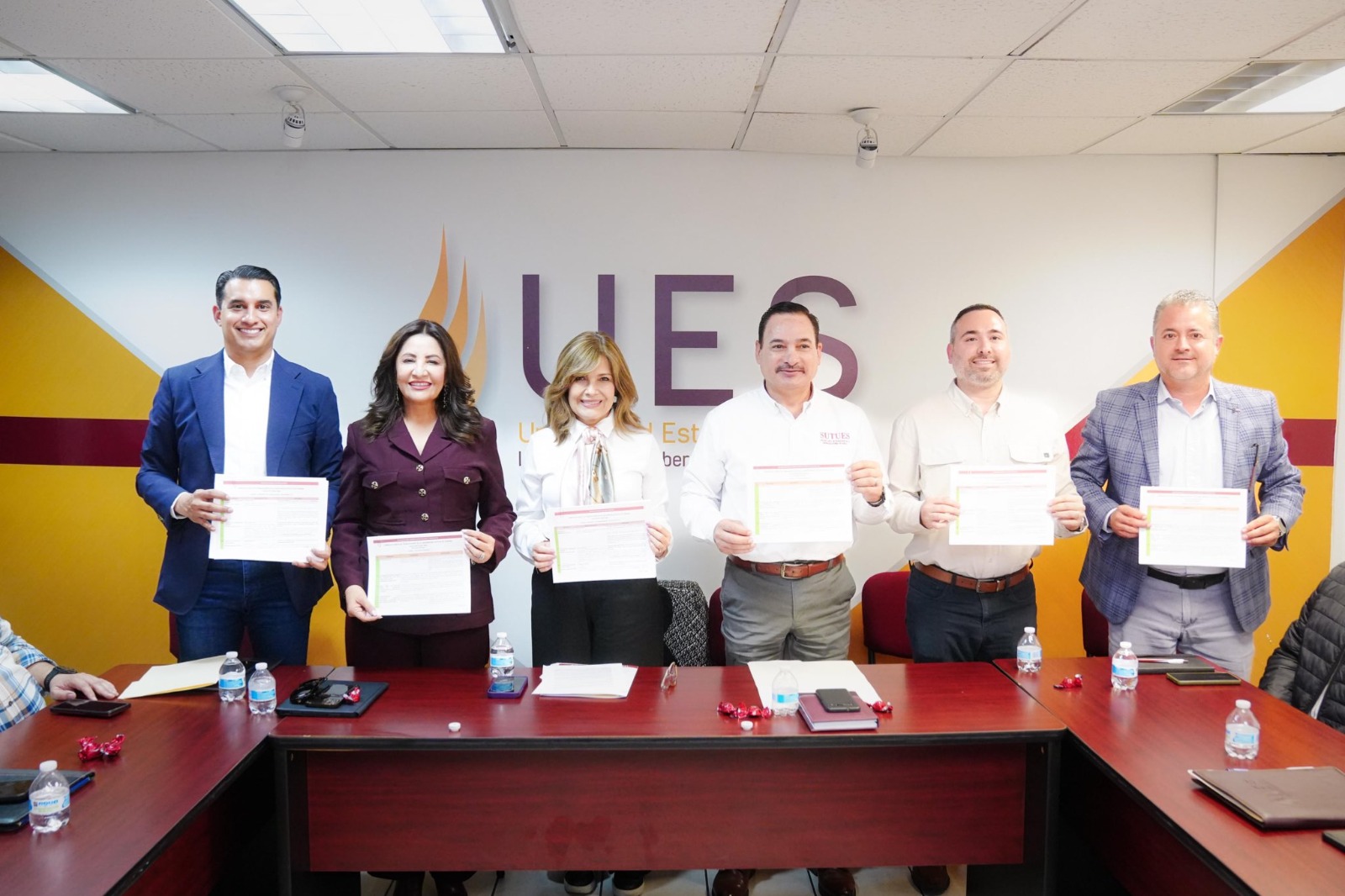 INSTALAN UES Y SUTUES MESA DE NEGOCIACIÓN PARA REVISIÓN SALARIAL Y CONTRACTUAL 2026: SEC