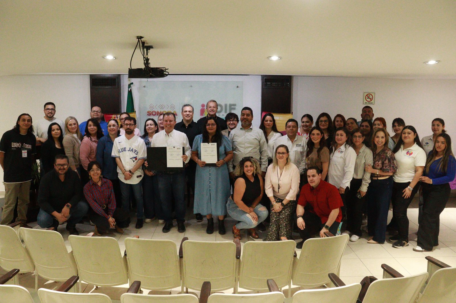 GOBIERNO DE SONORA IMPULSA DELFINOTERAPIAS PARA NIÑAS Y NIÑOS CON DISCAPACIDAD MEDIANTE CONVENIO