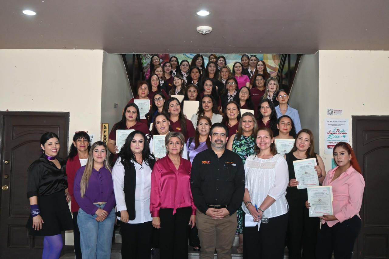 RECIBE PERSONAL DE LOS CADIS 1,2 Y 3 DE DIF CAJEME CONSTANCIAS DE CAPACITACIÓN POR PARTE DE ICATSON