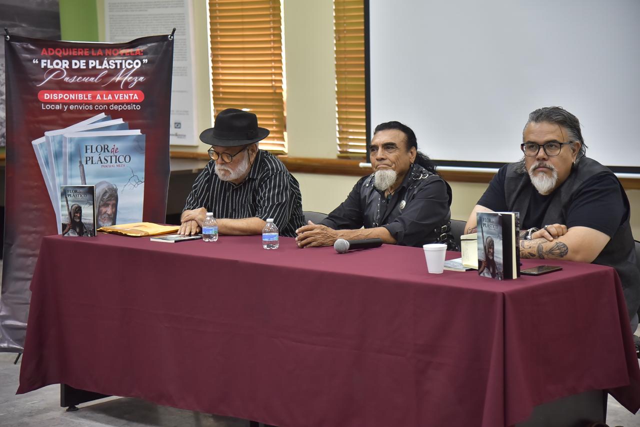 IMPULSA GOBIERNO MUNICIPAL ACTIVIDADES CULTURALES CON PRESENTACIÓN DEL LIBRO FLOR DE PLÁSTICO