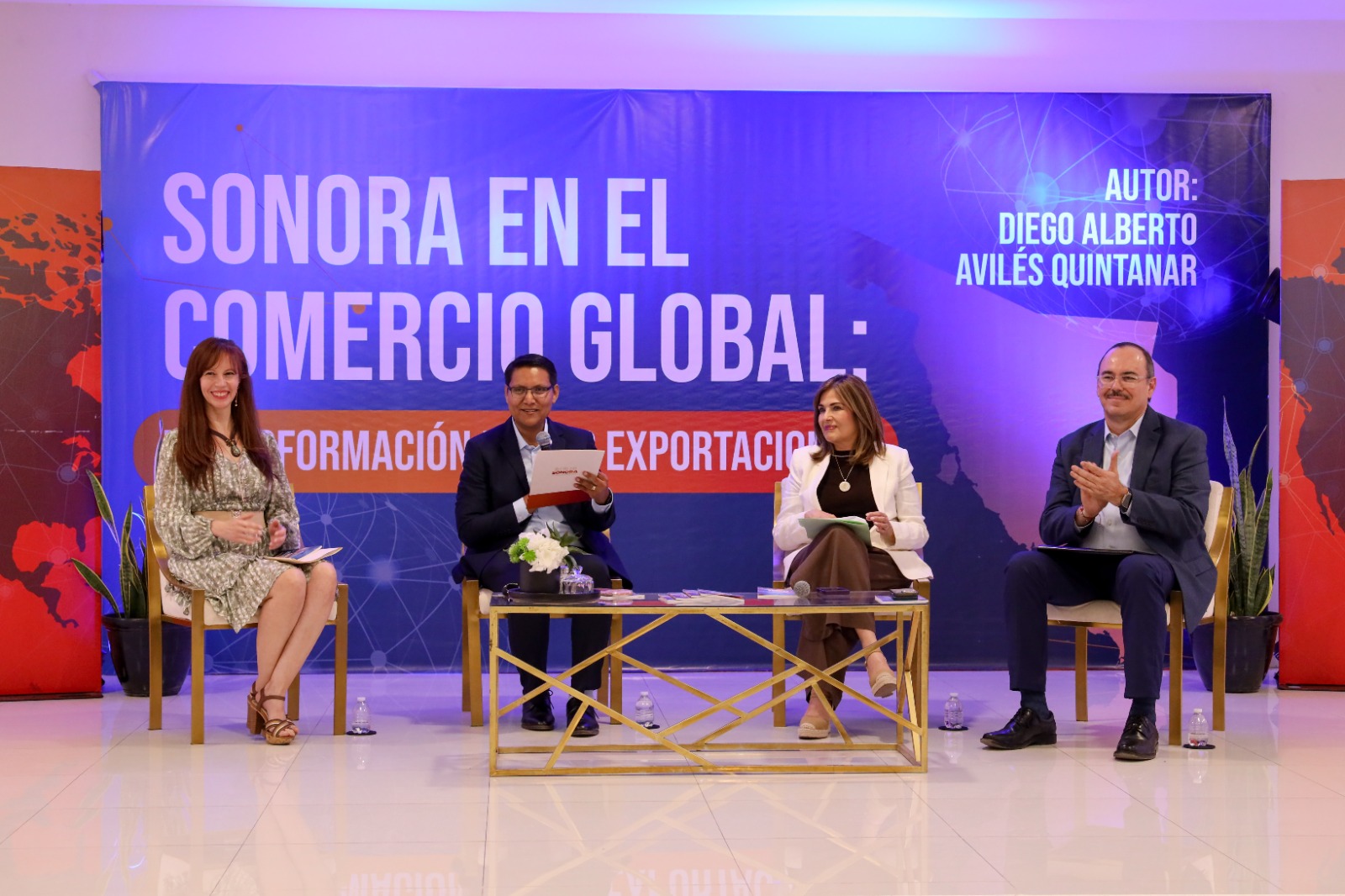 PRESENTAN EN LA UES LIBRO SOBRE EXPORTACIONES Y DESARROLLO ECONÓMICO DE SONORA