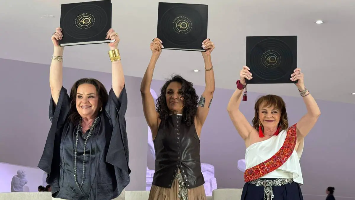 PANDORA CELEBRA 40 AÑOS DE TRAYECTORIA CON UN LIBRO QUE REVELA IMÁGENES E HISTORIAS INÉDITAS
