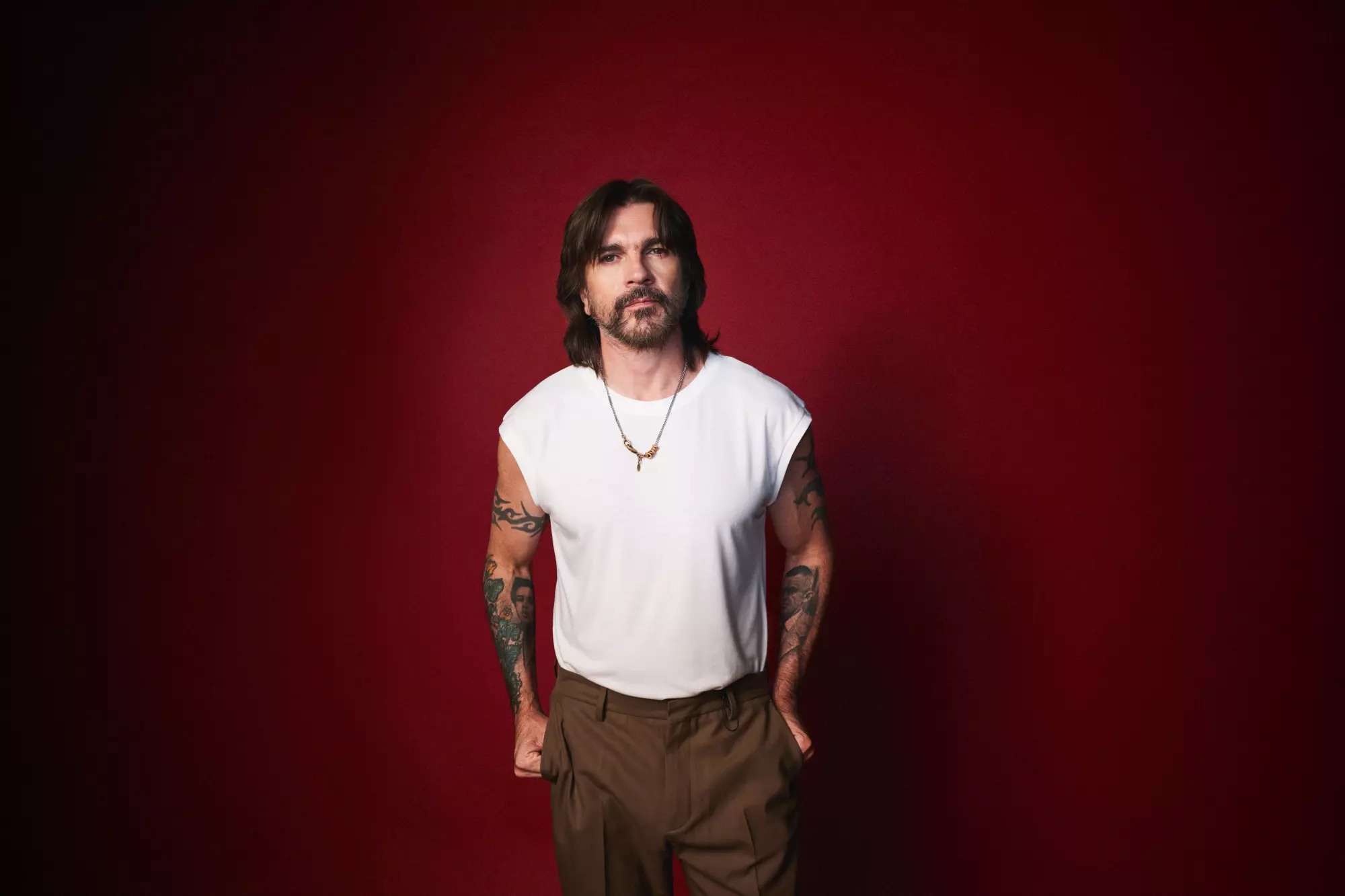 JUANES PRESENTA «JUANESTEBAN», SU NUEVO ÁLBUM CON RAWAYANA, MON LAFERTE Y CONOCIENDO RUSIA