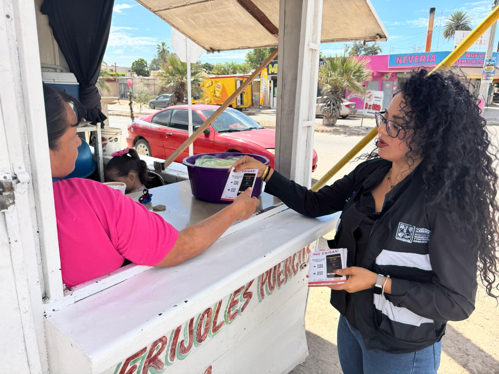 DIFUNDE SECRETARÍA DE SEGURIDAD EN GUAYMAS Y EMPALME FUNCIÓN DE APLICACIONES MÓVILES PARA PREVENIR DELITOS