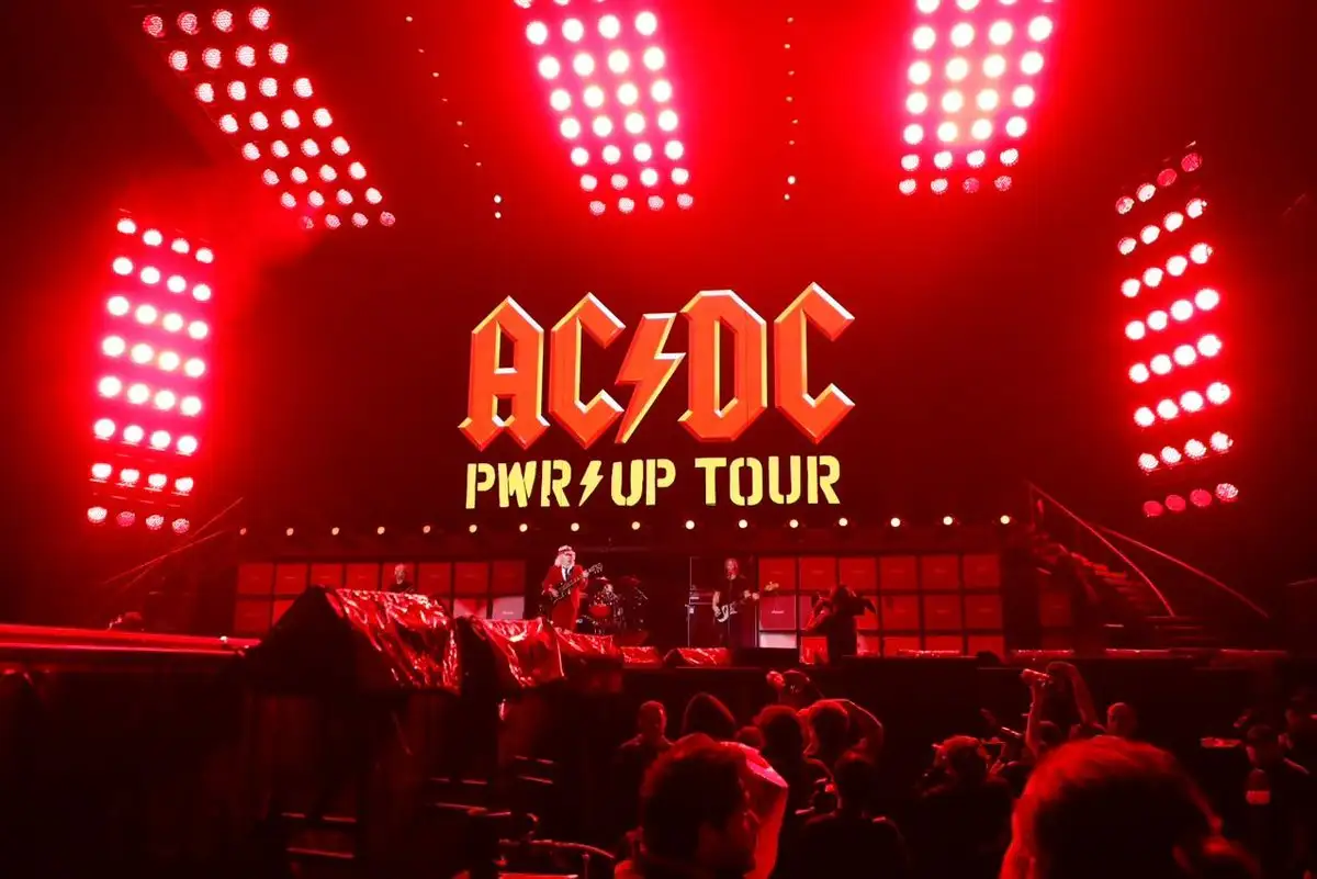 EL ROCK INFERNAL DE AC/DC VUELVE A SONAR EN MÉXICO 17 AÑOS DESPUÉS