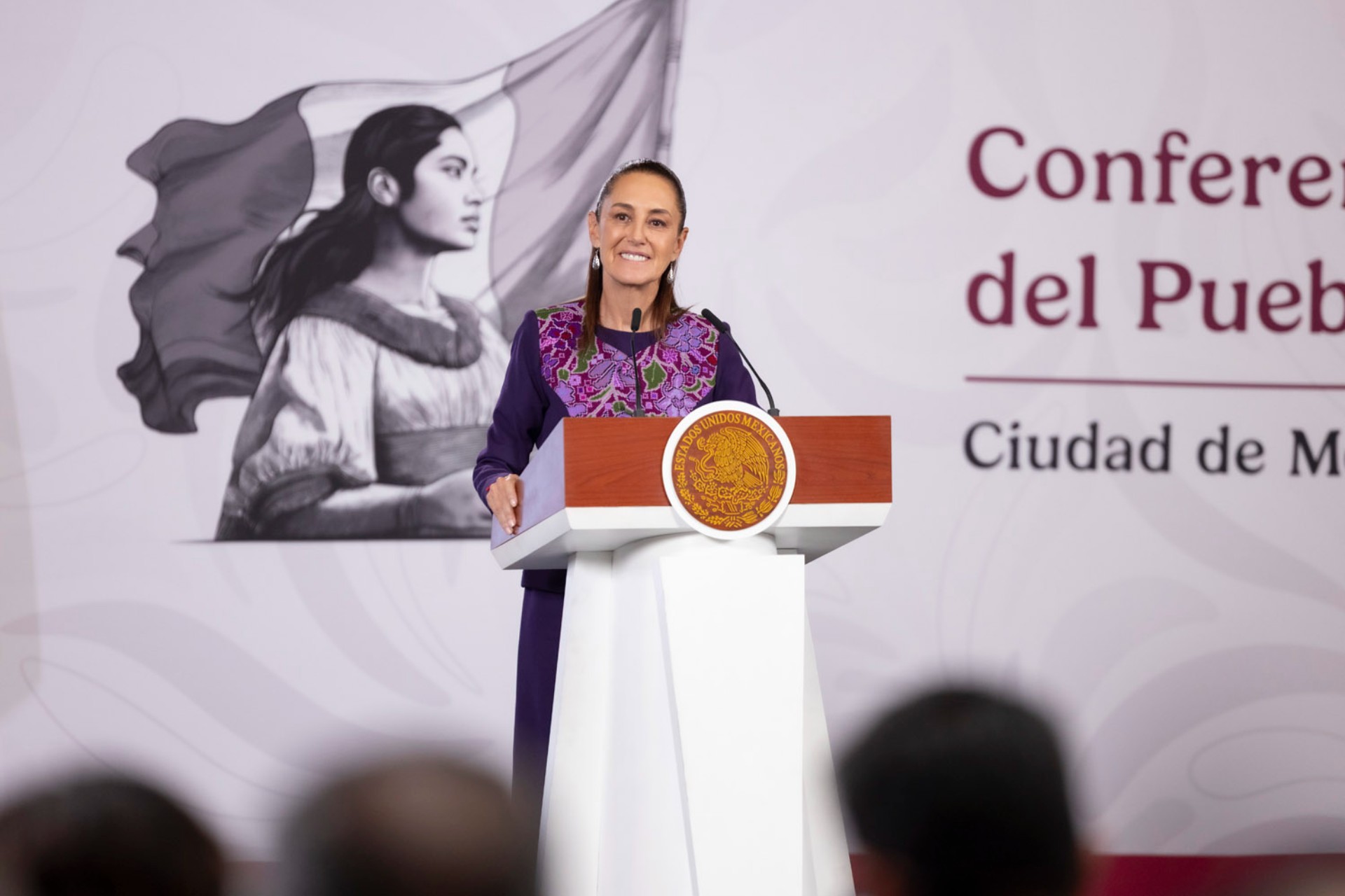 ASÍ SERÁ LA AGENDA DE LA PRESIDENTA SHEINBAUM EN LA IV CUMBRE EN DEFENSA DE LA DEMOCRACIA