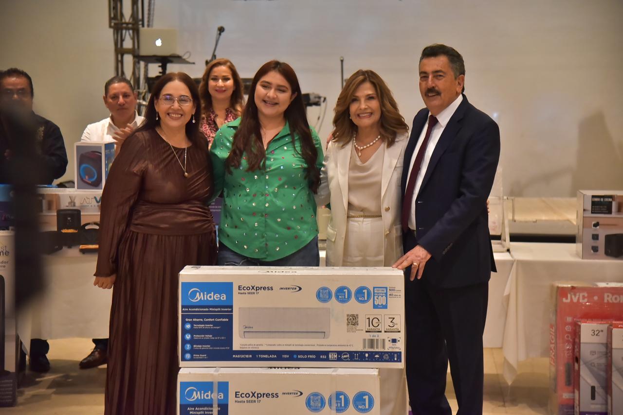FESTEJA GOBIERNO MUNICIPAL A MÁS DE 800 MADRES TRABAJADORAS EN SU DÍA