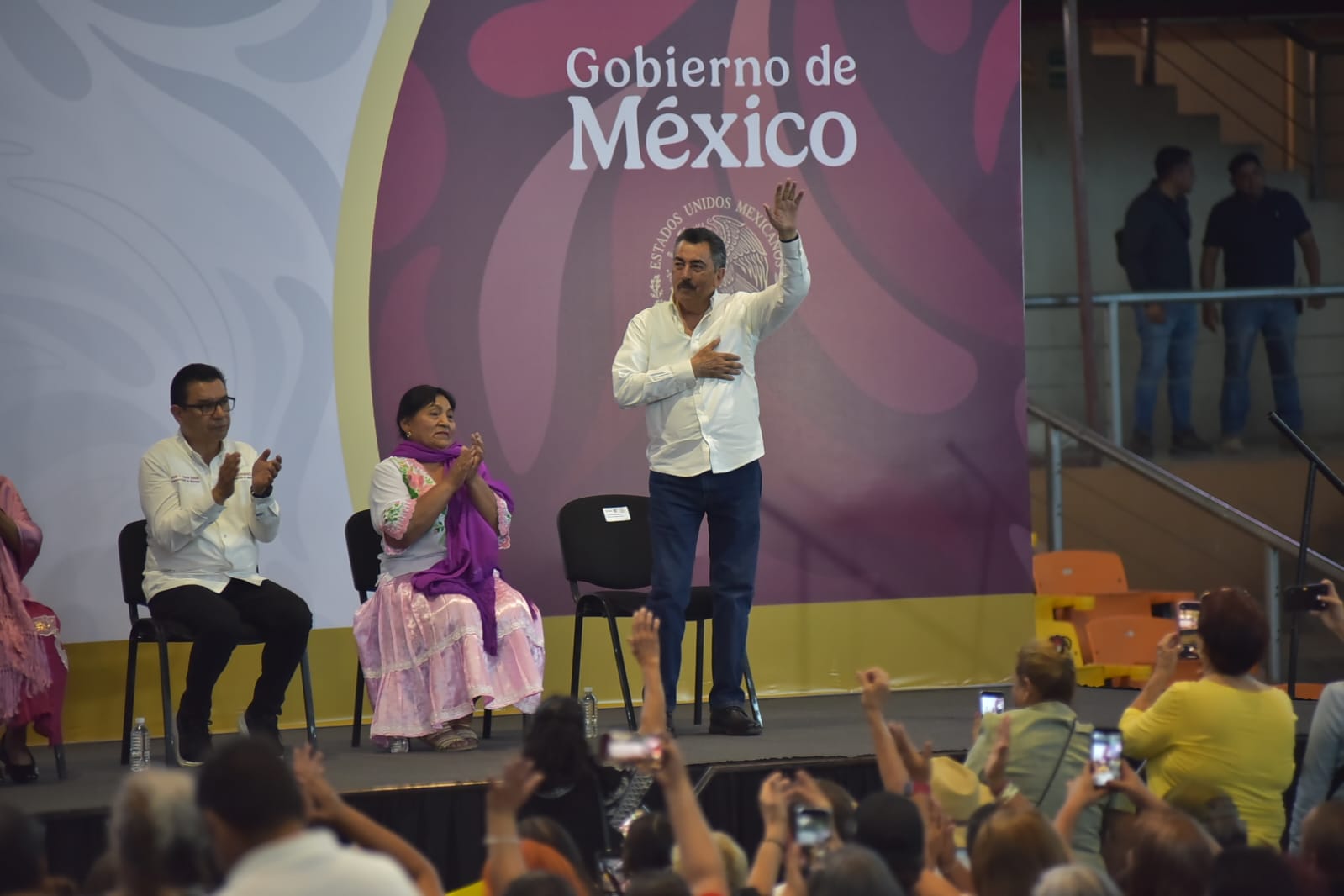 ACOMPAÑA LAMARQUE A CLAUDIA SHEINBAUM EN ENTREGA DE TARJETAS DE PENSIÓN MUJERES BIENESTAR EN CAJEME