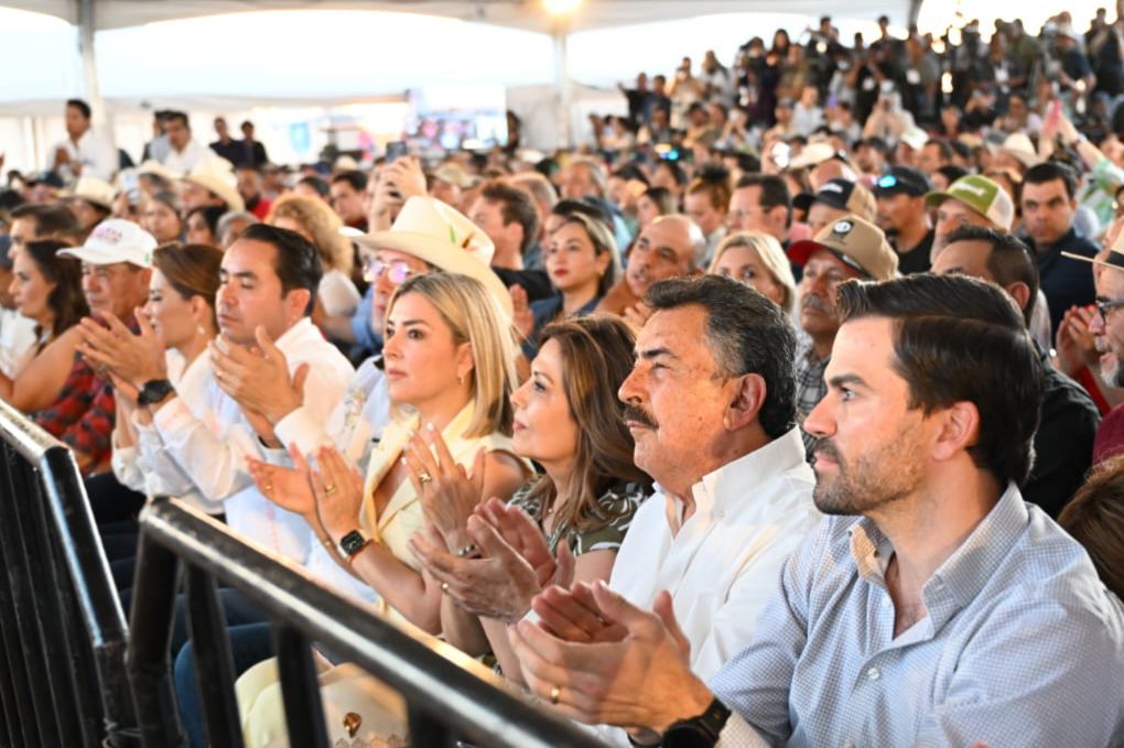 ALCALDE DE CAJEME ASISTE A ENTREGA DE CONCESIONES DE AGUA EN NAVOJOA