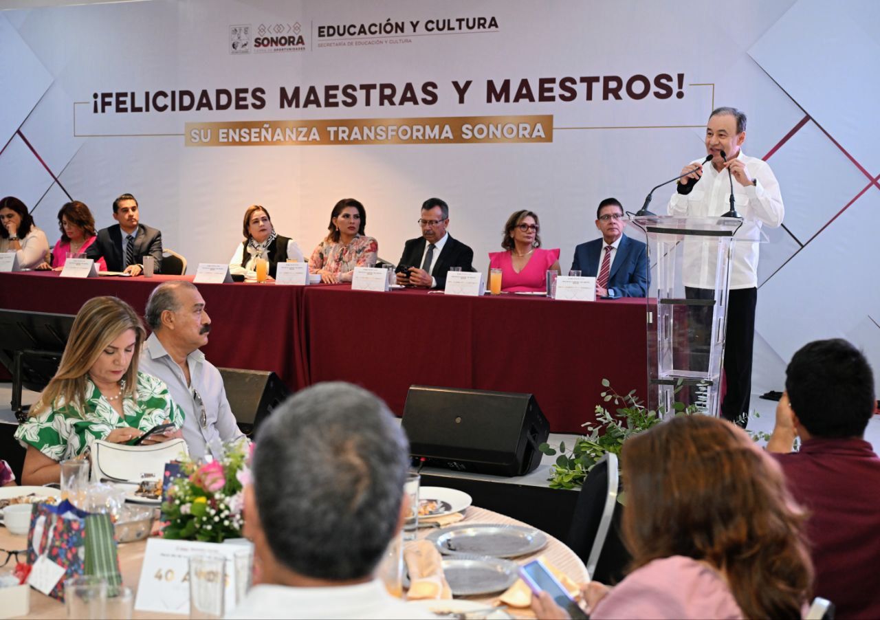 GOBERNADOR DURAZO RECONOCE VOCACIÓN TRANSFORMADORA DE LAS MAESTRAS Y MAESTROS EN SU DÍA
