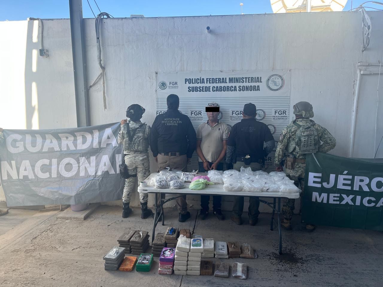 GUARDIA NACIONAL, AMIC Y EJÉRCITO MEXICANO ASEGURAN MÁS DE 102 KILOS DE DROGA Y ARMAMENTO EN SONORA