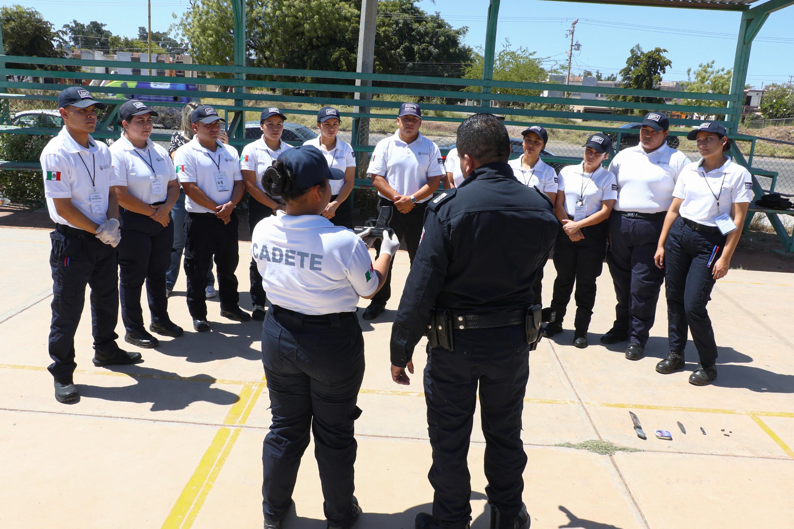 CADETES DE LA ACADEMIA DE POLICÍA MUNICIPAL REALIZAN PRÁCTICA DE REVISIÓN DE VEHÍCULOS