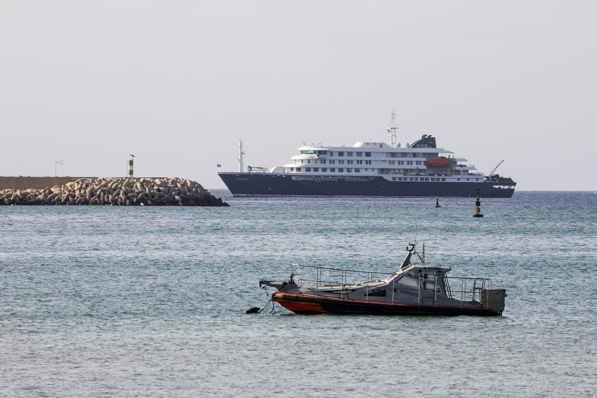 TRES INFECTADOS POR HANTAVIRUS EN EL CRUCERO MV HONDIUS SERÁN EVACUADOS A PAÍSES BAJOS