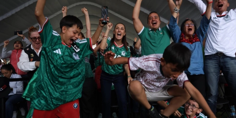 SHEINBAUM FESTEJA VICTORIA DE LA SELECCIÓN MEXICANA EN EL MUNDIAL DESDE FAN FEST GALEANA