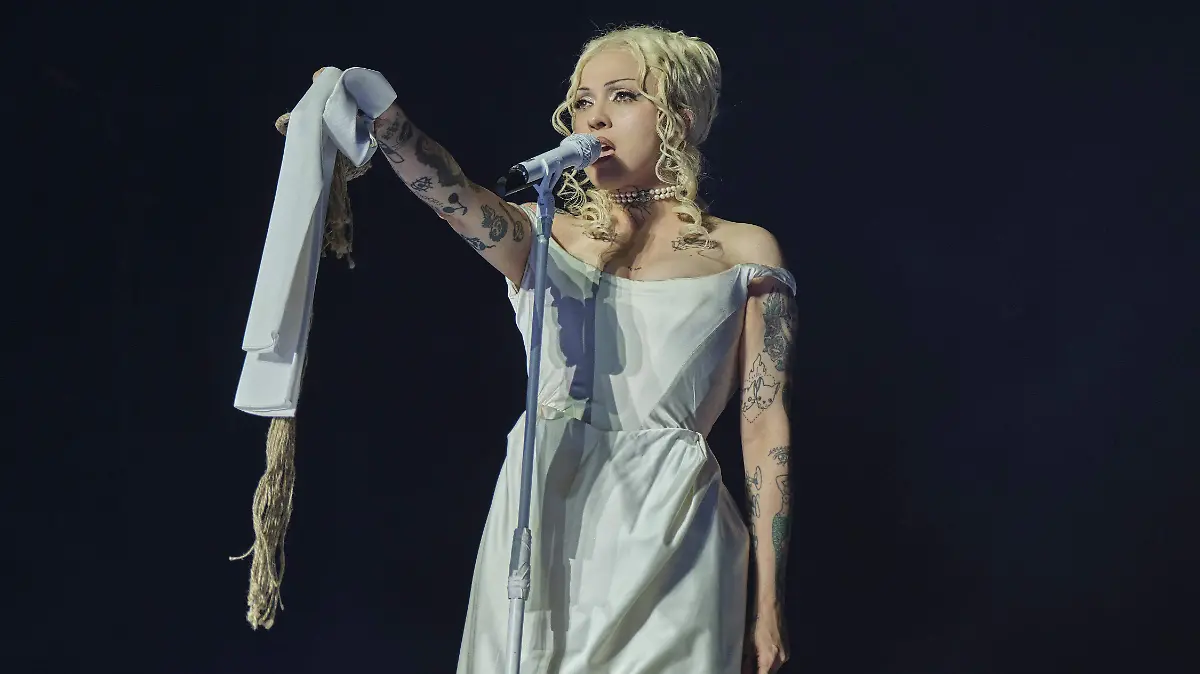 MON LAFERTE CONFIESA SU AMOR A MÉXICO ENTRE LÁGRIMAS EN EL PALACIO DE LOS DEPORTES