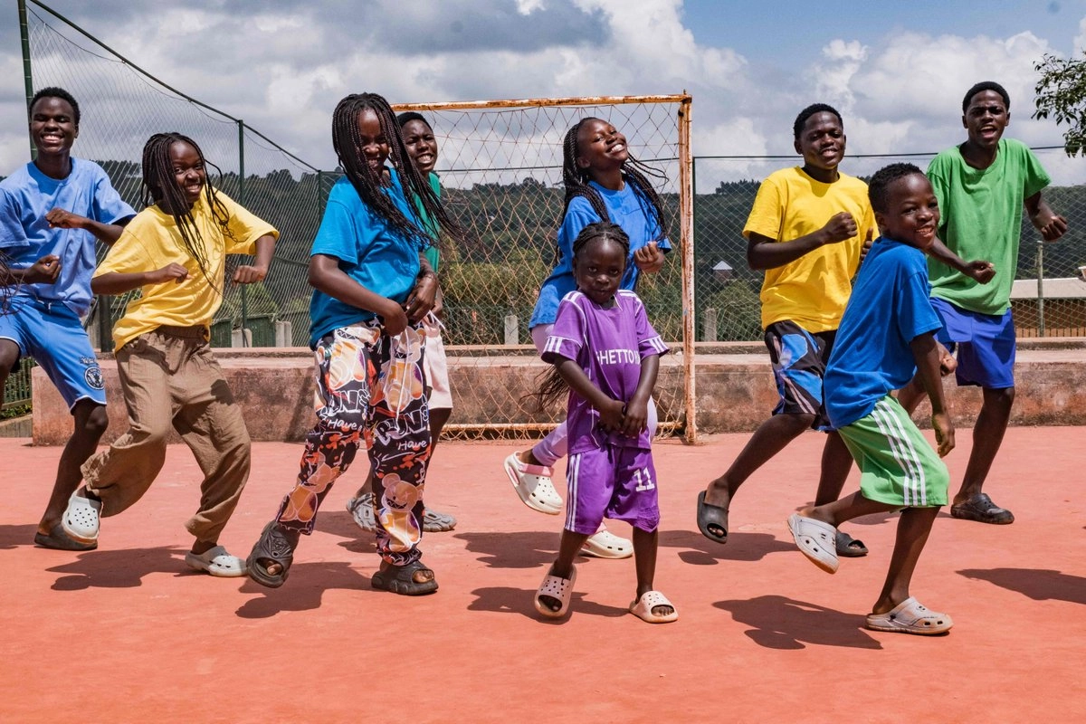 LOS GHETTO KIDS ESPERAN ANSIOSOS BAILAR CON SHAKIRA EN EL MUNDIAL