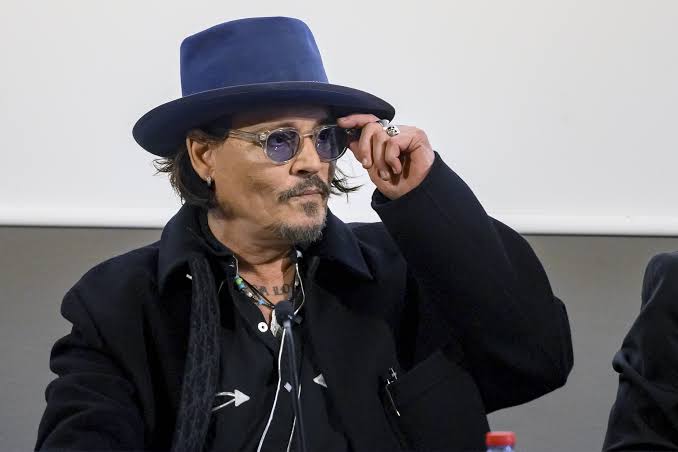 JOHNNY DEPP CAUSA SENSACIÓN EN LA COMIC-CON AL CONVERTIRSE EN EBENEZER SCROOGE