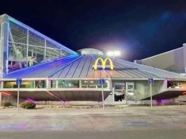 Conoce el McDonald’s en Roswell, Nuevo México, Estados Unidos es único en el mundo con su estilo, ya que está diseñado en forma de nave espacial.