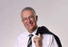 Ricardo Salinas Pliego, regaló regala cervezas a aficionados en juego de béisbol.