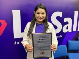 RECIBE DENI GASTELUM LA CONDECORACIÓN AL MÉRITO “FORJANDO SERES HUMANAS Y LIBRES”