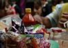 Escuelas de México podrían prohibir venta de comida chatarra.