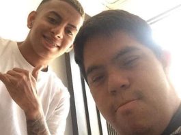 A sus 25 años de edad, joven con Síndrome de Down solo quería ser tratado con respeto y peluquero se lo concedió.